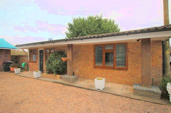 2 Bedroom Detached Bungalow To Rent In Oak Hill Road, Stapleford Abbotts, RM4