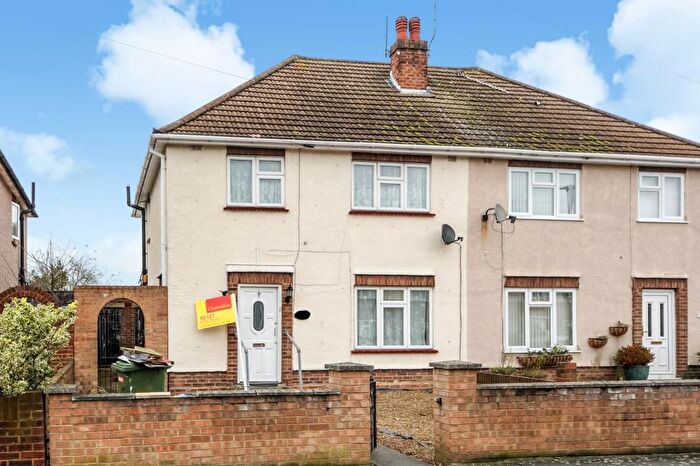 3 Bedroom Semi Detached House To Rent In Dudley Road, Feltham, TW14