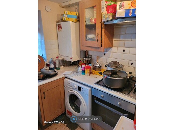 1 Bedroom Flat To Rent In Dashwood Court, High Wycombe, HP12