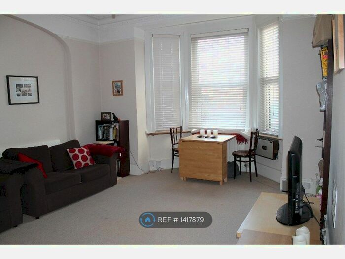 2 Bedroom Flat To Rent In Kingswood Road, London, E11