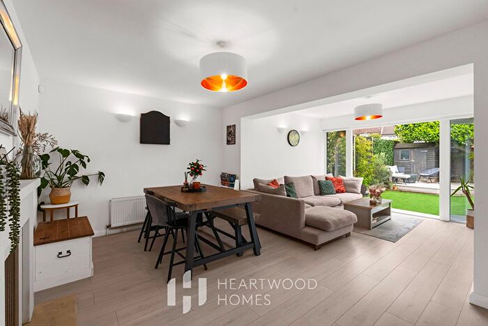 3 Bedroom Detached House For Sale In Tennyson Road, St. Albans, AL2