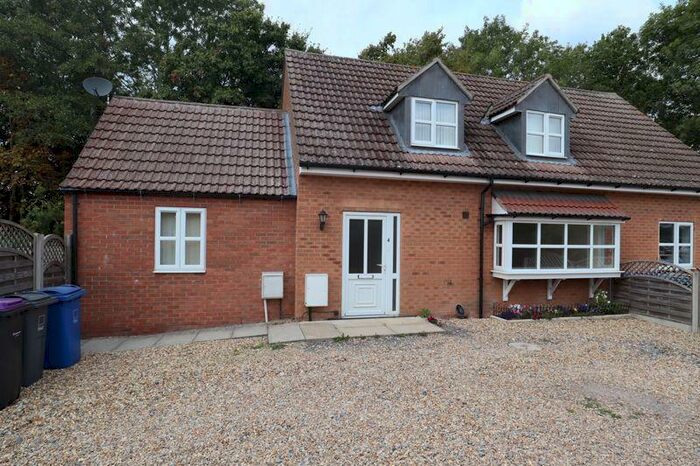2 Bedroom Semi-Detached House To Rent In Lancaster Close, Lincoln, LN3