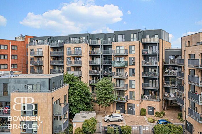 2 Bedroom Flat For Sale In Clarence Avenue, Ilford, IG2