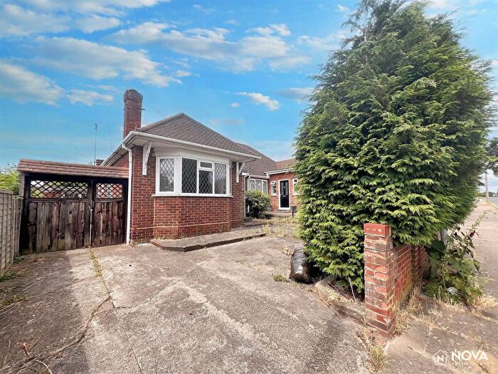 3 Bedroom Semi-Detached Bungalow To Rent In Abingdon Road, Luton, LU4