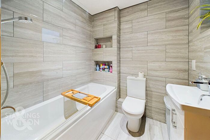 2 Bedroom Detached Bungalow For Sale In Millway Avenue, Roydon, IP22