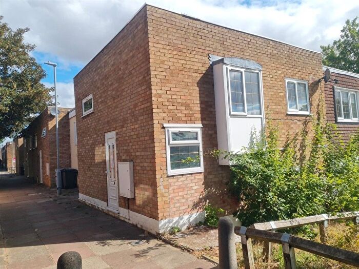 3 Bedroom Flat For Sale In Copenhagen Close, Luton, LU3