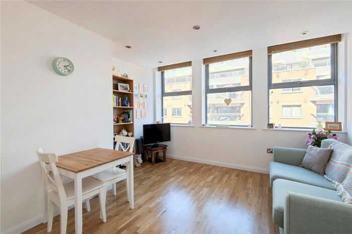 1 Bedroom Flat To Rent In Norwich House, Streatham High Road, London, SW16