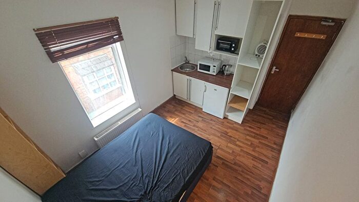 Studio To Rent In Reginald, Luton, LU2