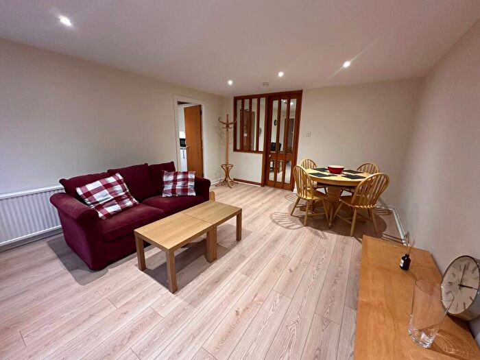 2 Bedroom Flat To Rent In Fettes Row, Edinburgh, EH3