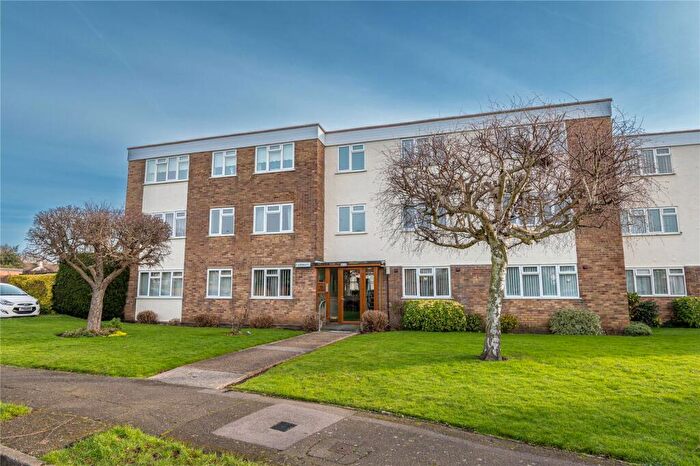 2 Bedroom Apartment For Sale In Fairways, Wyatts Drive, Thorpe Bay, Essex, SS1