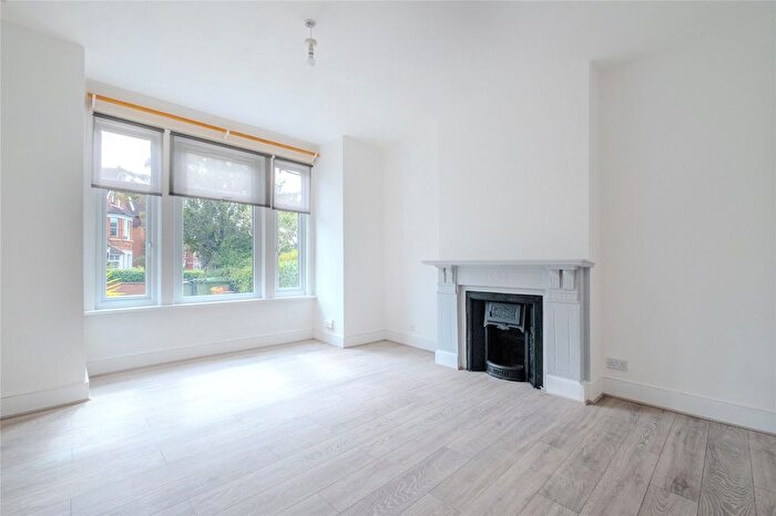 2 Bedroom Flat To Rent In Gleneldon Road, London, SW16