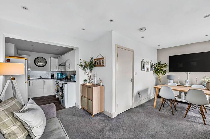 2 Bedroom Flat For Sale In Addington Road, South Croydon, CR2