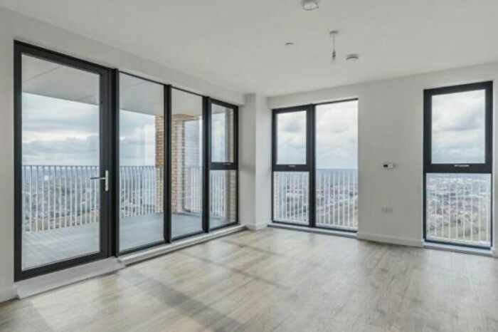 3 Bedroom Apartment To Rent In Lakeside Drive, Park Royal, London, NW10