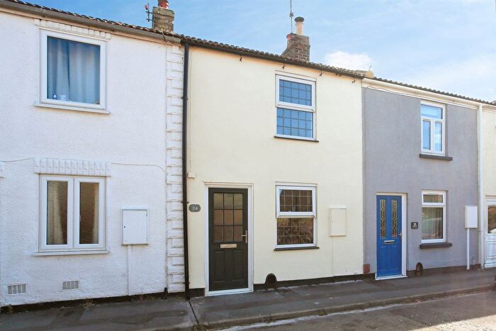 2 Bedroom Terraced House For Sale In Reform Street, Crowland, Peterborough, PE6