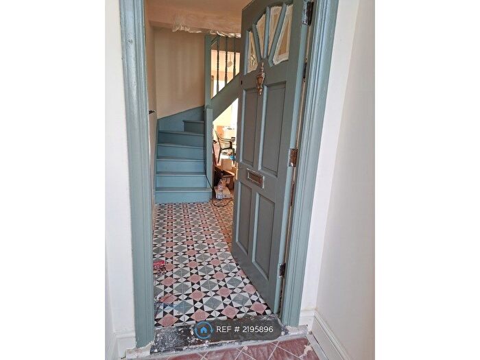 3 Bedroom Detached House To Rent In Beresford Road, London, E17