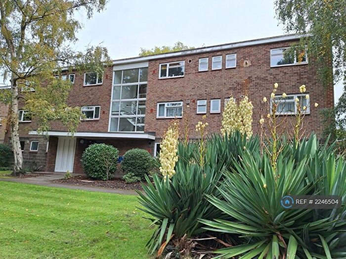 2 Bedroom Flat To Rent In Rectory Green, Beckenham, BR3