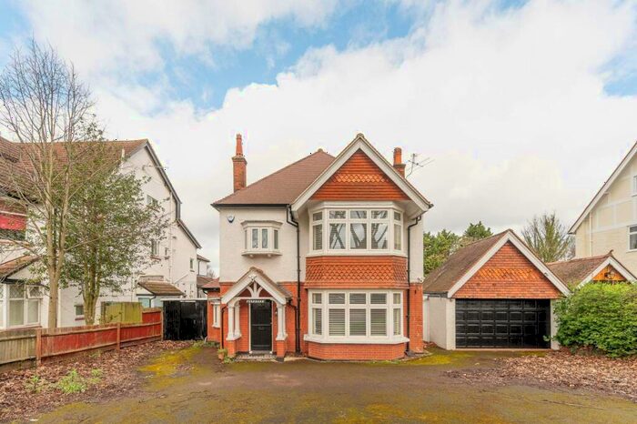 6 Bedroom Detached House To Rent In Hall Road, Wallington, SM6