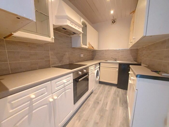 2 Bedroom Property To Rent In Bradford Lane, Bradford, BD3