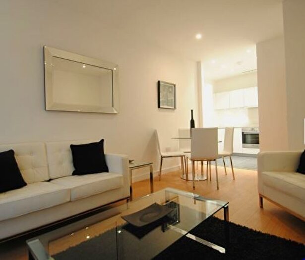 2 Bedroom Flat To Rent In Saffron Central Square, Croydon, CR0