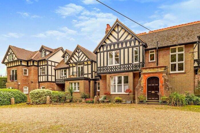 2 Bedroom Flat For Sale In Buckingham Road, Winslow, Buckingham, MK18