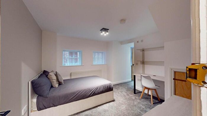 3 Bedroom Flat To Rent In Wilmslow Road, Withington, M20