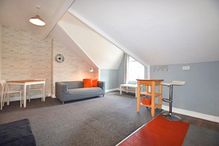 1 Bedroom Flat To Rent In Kirkstall Avenue, Leeds, LS5