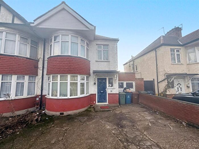 3 Bedroom Semi Detached House For Sale In Headstone Gardens, Harrow, HA2