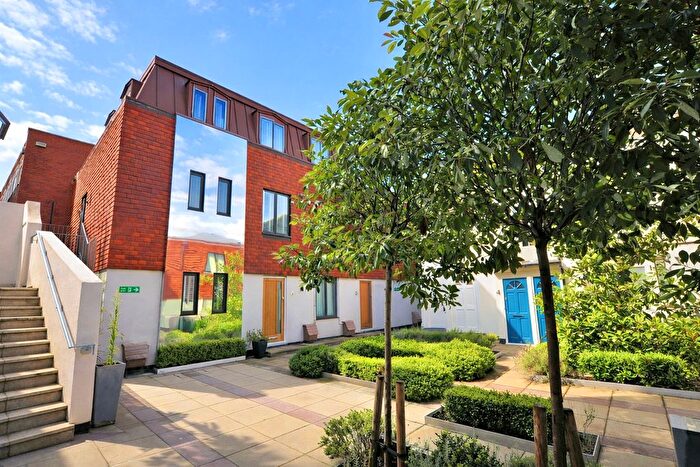 1 Bedroom Flat For Sale In Chertsey Street, Guildford, Surrey, GU1