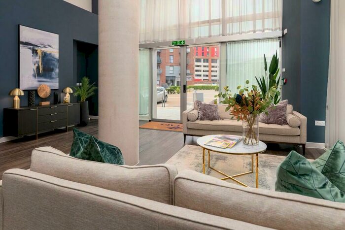 2 Bedroom Apartment To Rent In Vantage Tower, Centenary Plaza, SO19