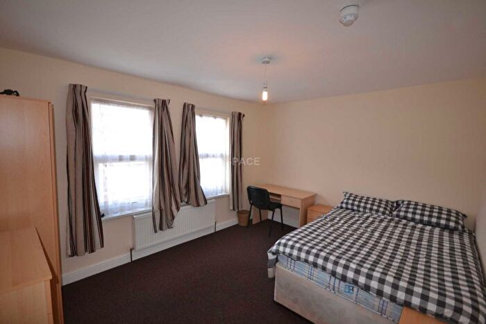 6 Bedroom Terraced House To Rent In St Edwards Road, Earley, Reading, Berkshire, RG6