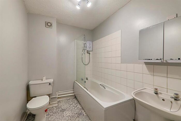 1 Bedroom Flat For Sale In Dominion Road, Worthing, BN14