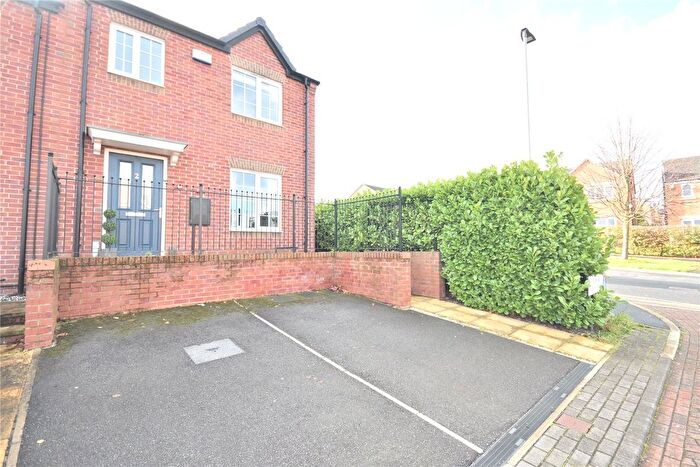 3 Bedroom End Terrace House For Sale In Willow Way, Whinmoor, Leeds, West Yorkshire, LS14
