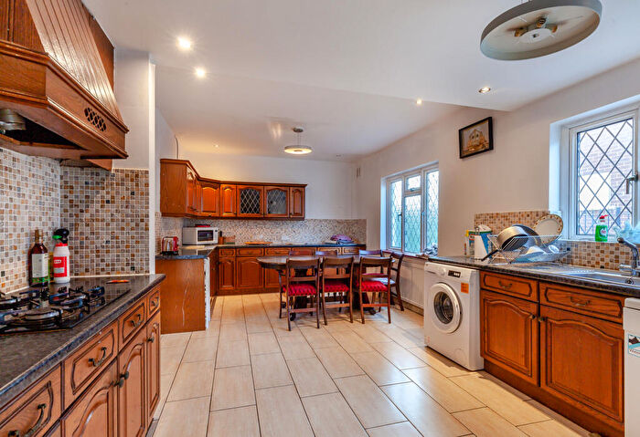 5 Bedroom Detached House To Rent In Upper Brentwood Road, Gidea Park, Romford, RM2