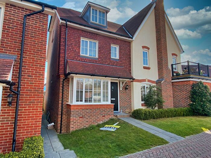 4 Bedroom Semi-detached House To Rent In Old Common Way, Uckfield, TN22