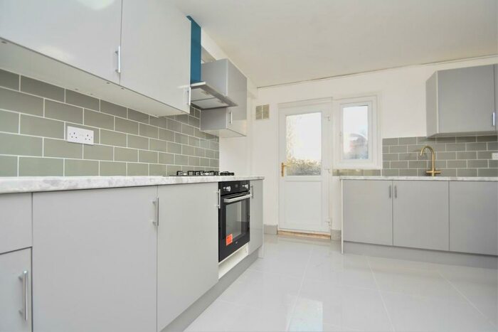5 Bedroom Terraced House To Rent In Brougham Road, Southsea, PO5
