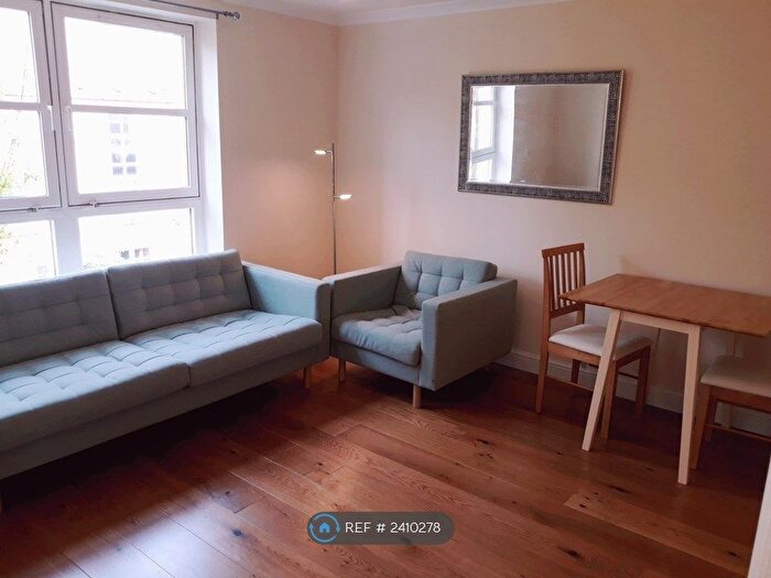 2 Bedroom Flat To Rent In Mcdonald Road, Edinburgh, EH7