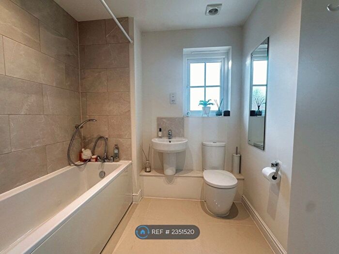 2 Bedroom Flat To Rent In Barn Owl Drive, Binfield, Bracknell, RG12