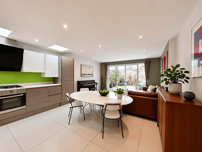 2 Bedroom Flat To Rent In Shakespeare Road, Brixton, SE24