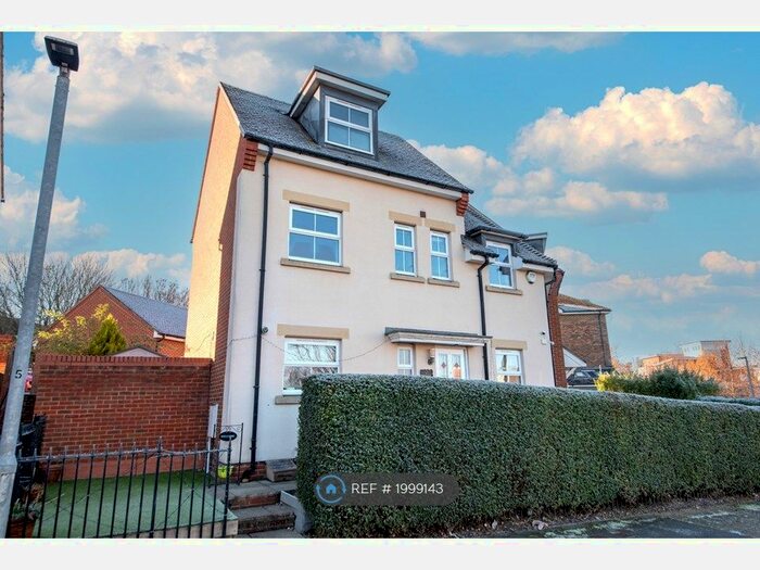 4 Bedroom End Of Terrace House To Rent In Osprey Avenue, Bracknell, RG12