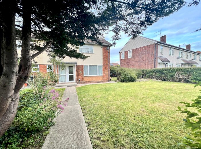 3 Bedroom Semi-Detached House To Rent In Queens Drive, Swindon, SN3