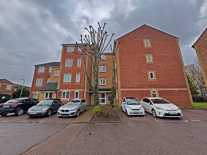 1 Bedroom Flat For Sale In Burket Close, Southall, UB2