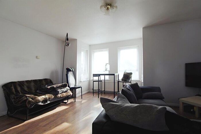 2 Bedroom Flat For Sale In Station Road, Burnham, SL1