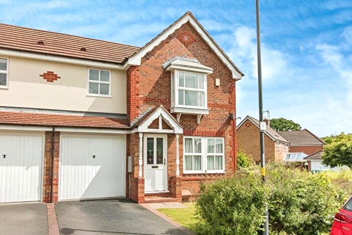 3 Bedroom End Of Terrace House To Rent In Oak Way, Coventry, CV4