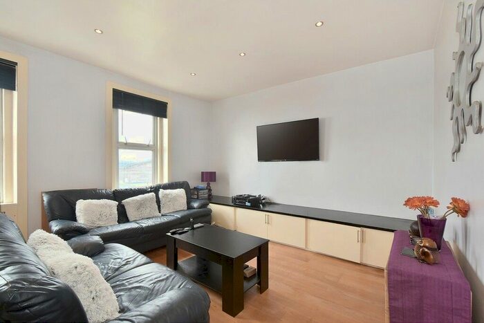 2 Bedroom Flat To Rent In Gledstanes Road, Barons Court, W14