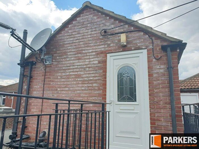 3 Bedroom Maisonette To Rent In Rumbridge Street, Totton, SO40