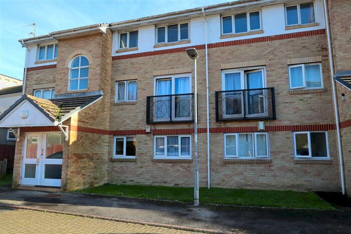 2 Bedroom Flat To Rent In Lovat Mead, St. Leonards-On-Sea, TN38
