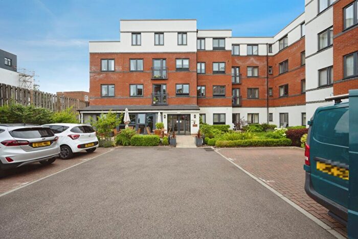 2 Bedroom Retirement Property For Sale In Cambridge Street, Aylesbury, HP20