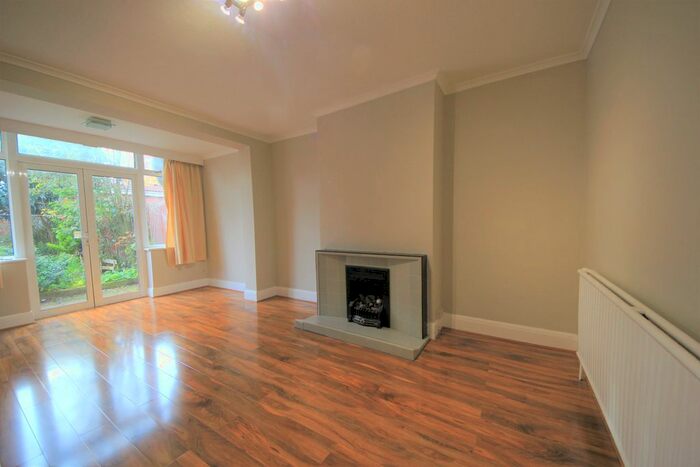 4 Bedroom Semi-Detached House To Rent In Colindeep Lane, Colindale, London, NW9