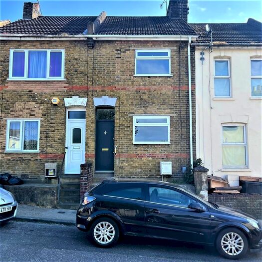 3 Bedroom Terraced House To Rent In Portland Street, Chatham, ME4
