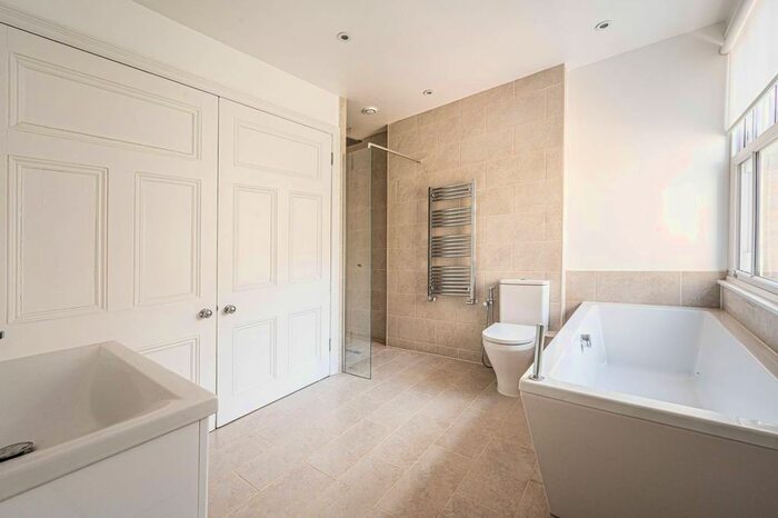 4 Bedroom Semi-Detached House To Rent In Holden Road, Woodside Park, London, N12